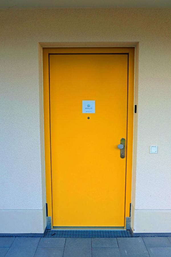 Design Apartment Nr 2 Mit Terrasse Und Parkplatz Straubing Exterior foto